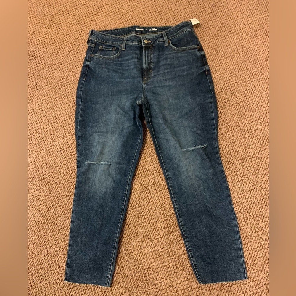 Old Navy Women’s Straight Leg Jeans in Dark Blue Wash